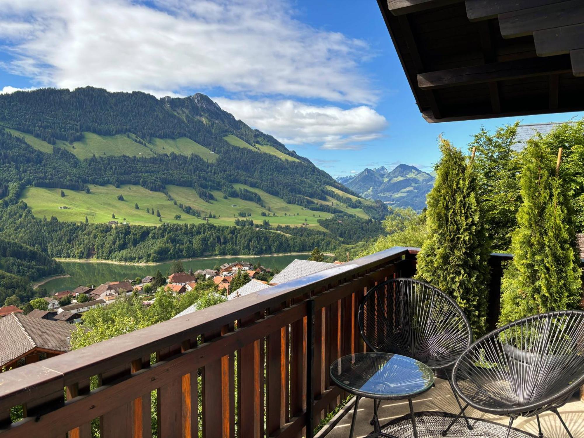 Chalet With A Breathtaking View - Gruyere Region Villa Cresuz Exterior photo